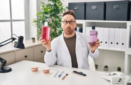 Можно ли использовать ополаскиватель для рта вместо чистки зубов. Чем полоскать рот после еды