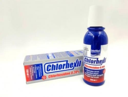 Можно ли использовать ополаскиватель для рта вместо чистки зубов. Чем полоскать рот после еды