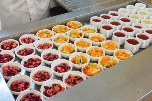 Есть ли особенности в питании детей в Москве, которые могут влиять на их здоровье. В школьных столовых Москвы детям прививают полезные пищевые привычки