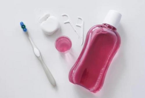 Может ли ополаскиватель для рта заменить чистку зубов. Значение