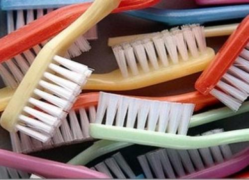 Как часто следует менять зубную щетку, чтобы избежать накопления бактерий. Как часто надо менять зубную щетку — рекомендации стоматологов?